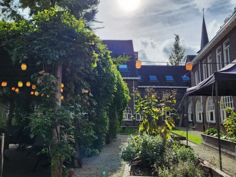 Foto 1 van Luciushof | de TWEE gezusters